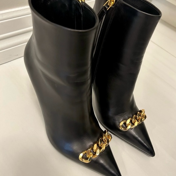 Black leather Tom Ford chain boots in size 10/ 40. - Picture 2 of 5